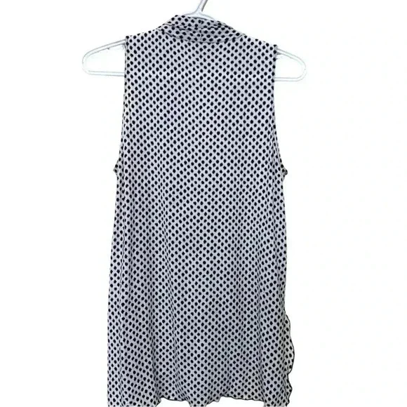 Lord & Taylor,  light, airy and flowing tunic, white with black pattern and trim - Picture 4 of 10